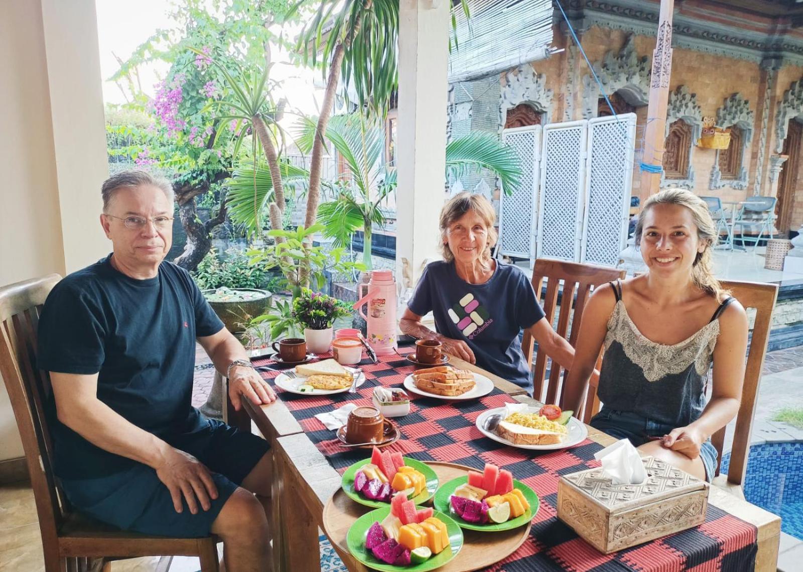 Green Palace Homestay Batununggul المظهر الخارجي الصورة