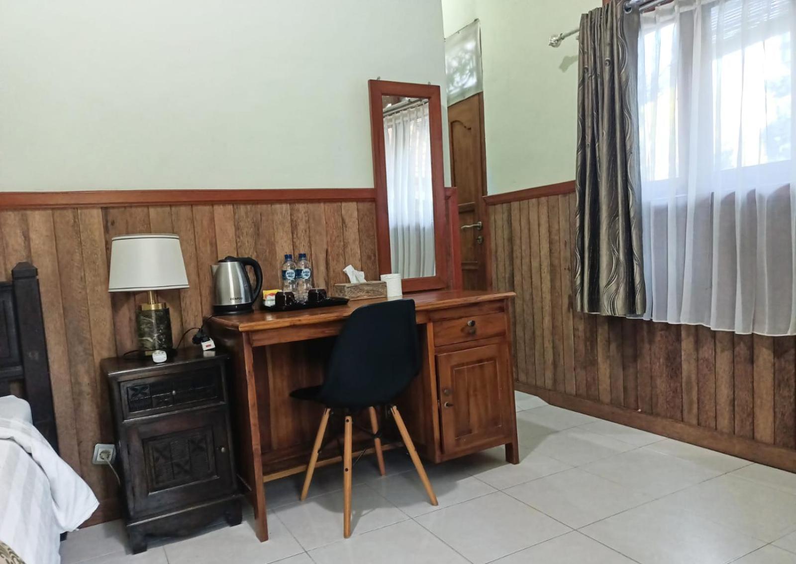 Green Palace Homestay Batununggul المظهر الخارجي الصورة